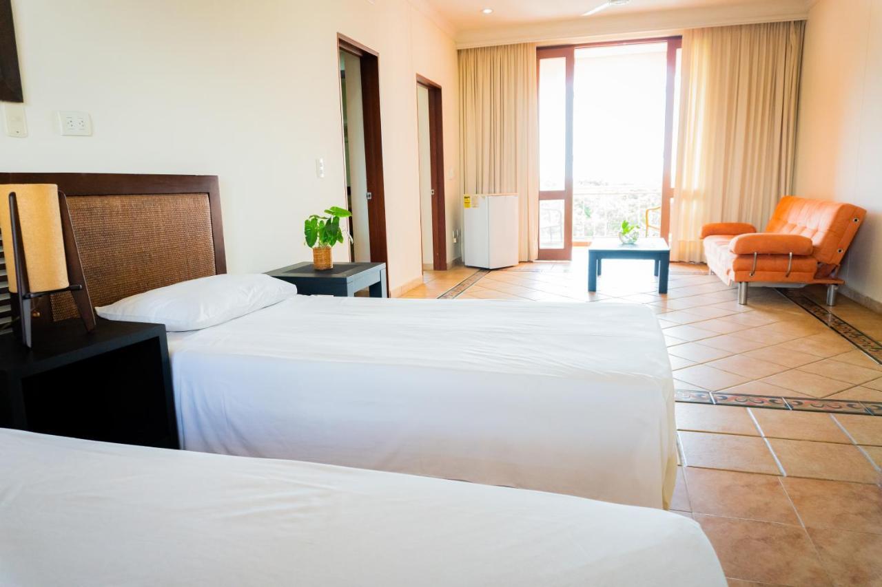 Hotel Penon Suites Girardot Exteriör bild