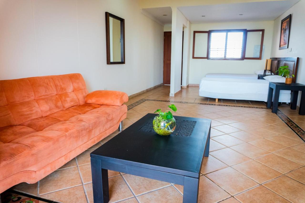 Hotel Penon Suites Girardot Exteriör bild