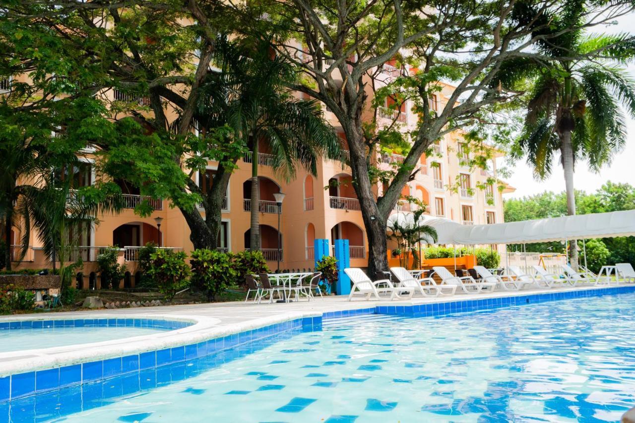 Hotel Penon Suites Girardot Exteriör bild