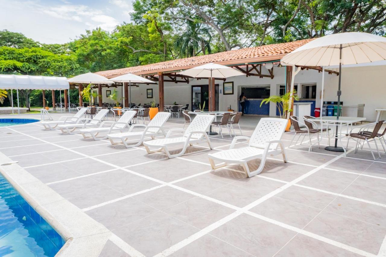 Hotel Penon Suites Girardot Exteriör bild