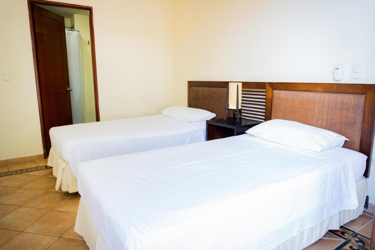 Hotel Penon Suites Girardot Exteriör bild