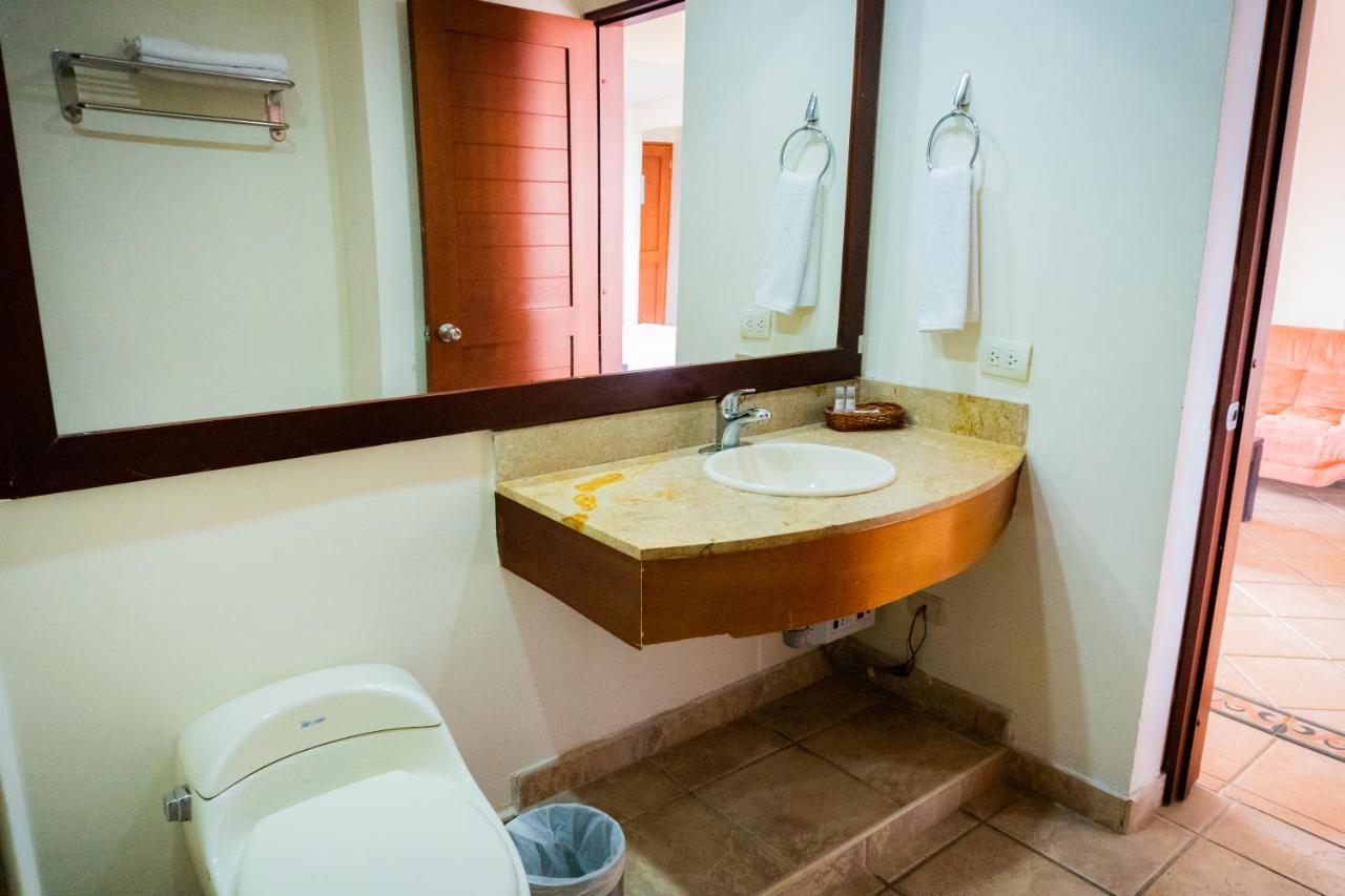 Hotel Penon Suites Girardot Exteriör bild