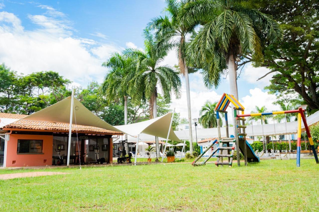 Hotel Penon Suites Girardot Exteriör bild