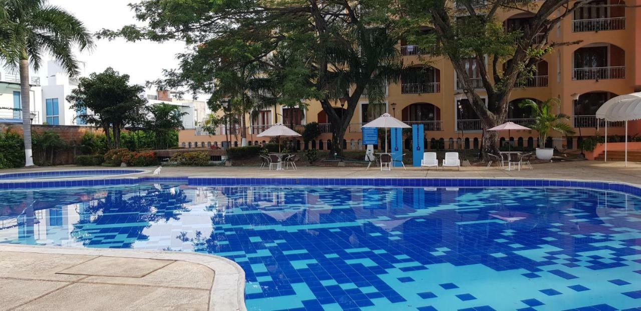 Hotel Penon Suites Girardot Exteriör bild